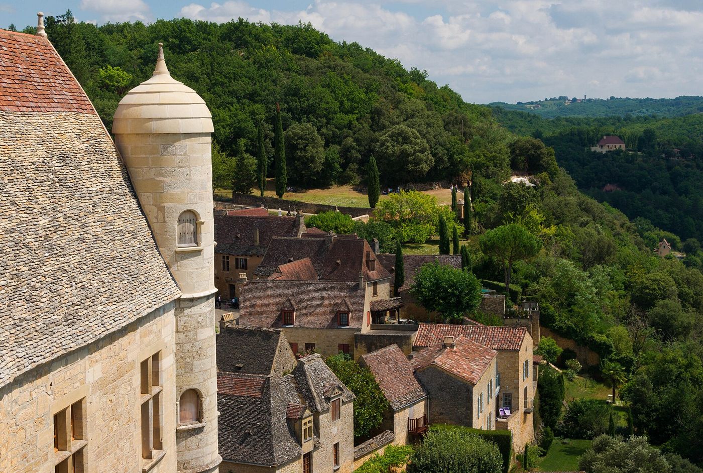 The village of Beynac seen from the château