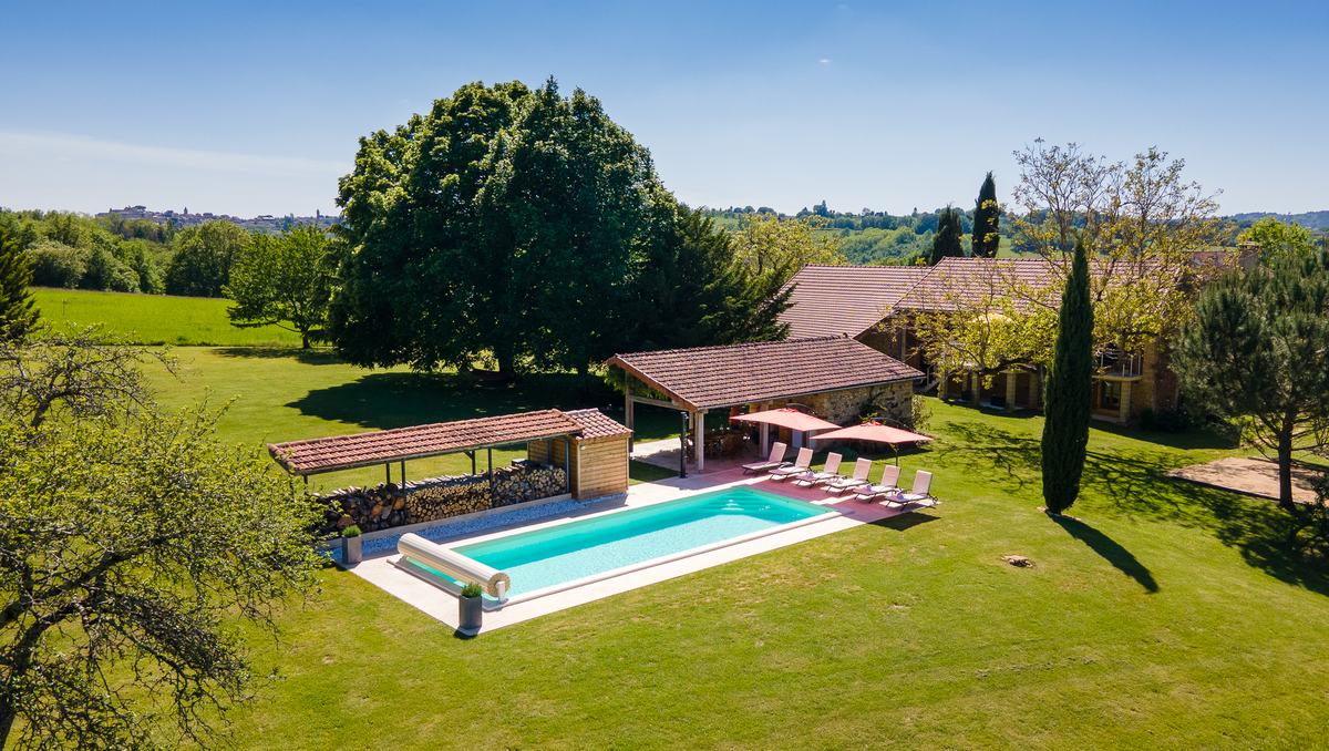 The gîte and pool from the air